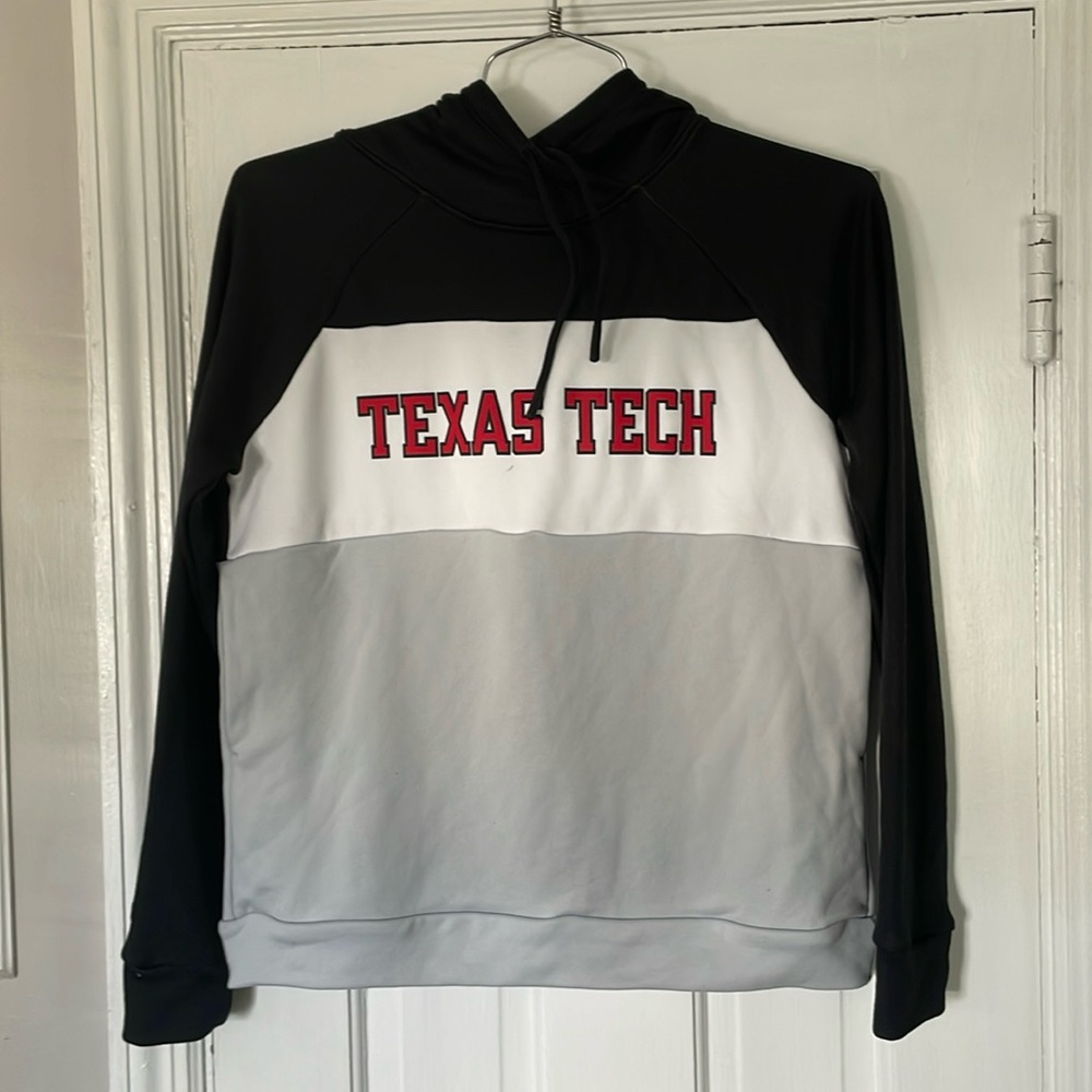 UNDER ARMOUR TEXAS TECH WOMENS HOODIE
NEW WITH TAGS SIZE SMALL B4
